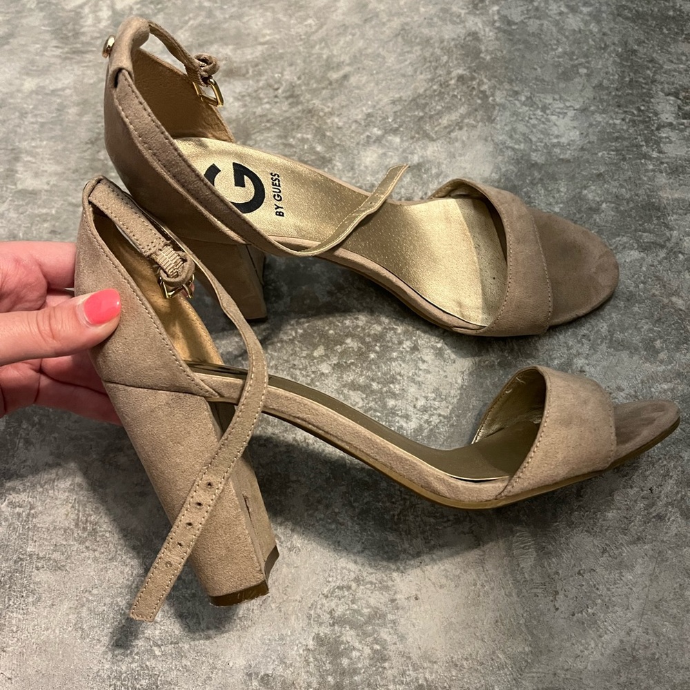GUESS block heel